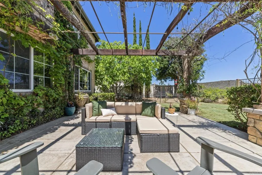 27792 Elderberry Street, Murrieta, California 92562 home-pic-3